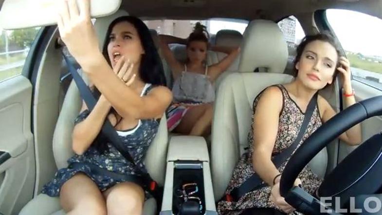 Rusinje v avtomobilu