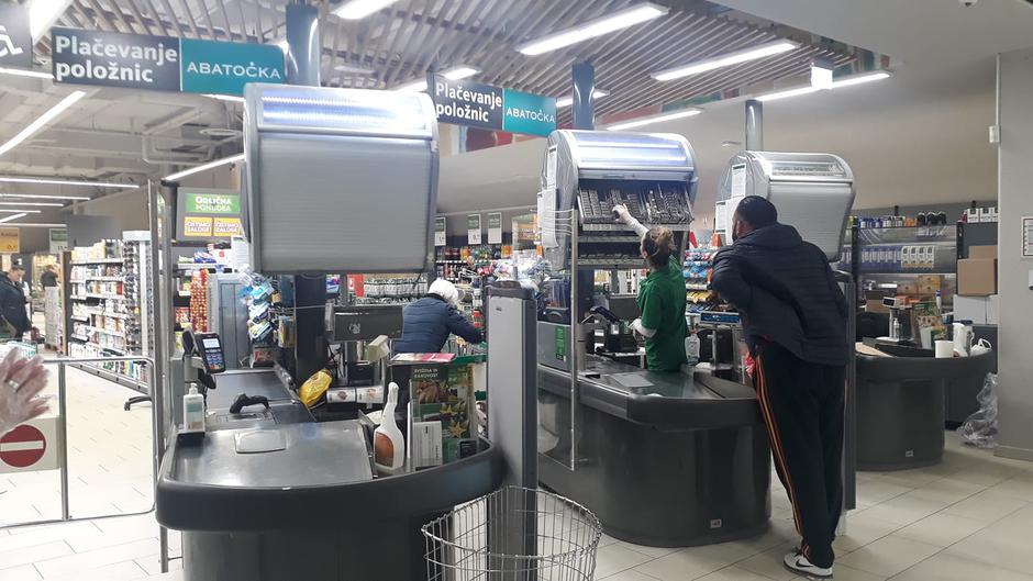Tuš supermarket, koronavirus | Avtor: bralka
