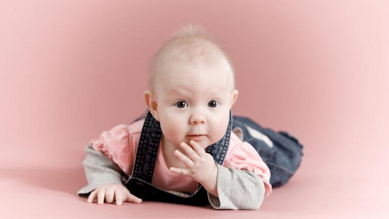 Pomembno je, da se otrok in varuška ujameta. (Foto: Shutterstock)