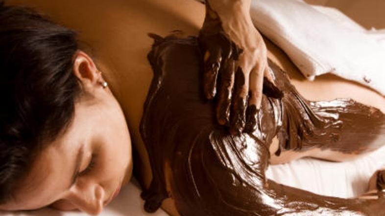 Masaža s čokolado ima tako sproščujoč kot negovalen učinek.