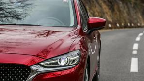 Mazda6 promet cesta luči