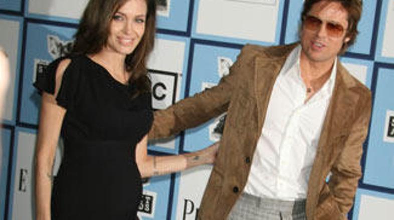 Brad in Angelina nameravata na poroko povabiti nekaj zvezdniških prijateljev.