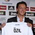 Özil Real Madrid podpis predstavitev dres novinarska