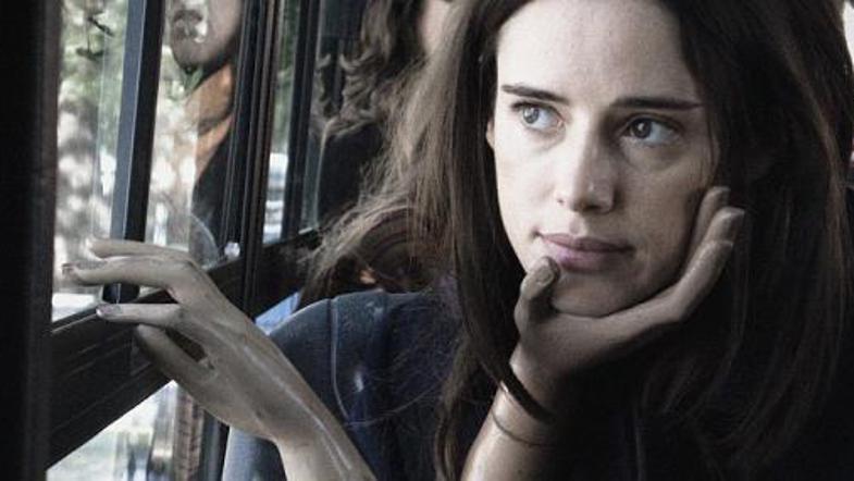 Slepe stene: Ljubezen v virtualni dobi