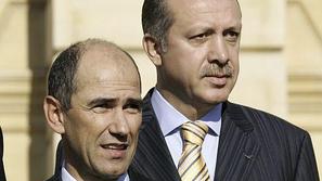 Janez Janša (levo) in Tayyip Erdogan bosta pred slovenskim predsedovanjem Evrops