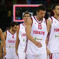 Turški košarkarji so sklonjenih glav odhajali iz dvorane Telefonica Arena. Slove