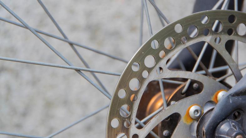 Kolo kolesarji zavore sedeže