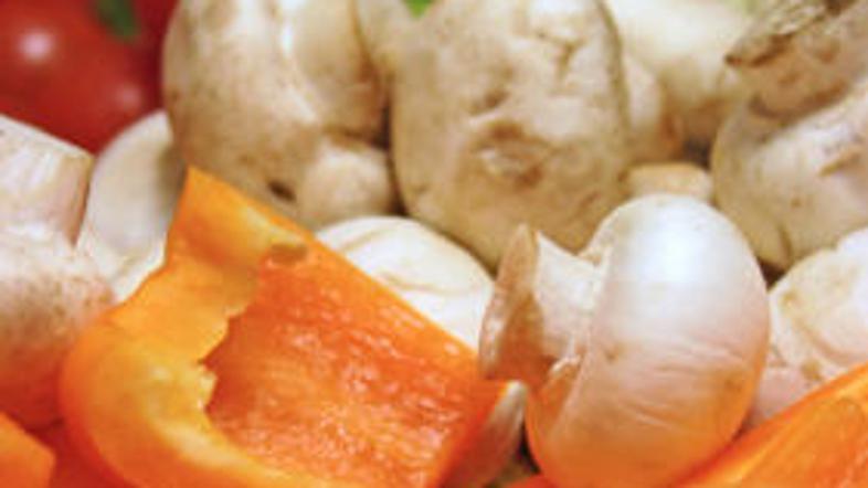 K šampinjonom lahko kombinirate različno zelenjavo.