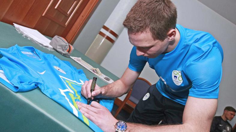 matavž dres podpis slovenska nogometna reprezentanca dres