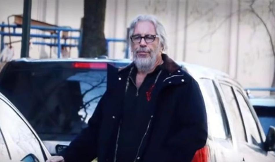 Te fotografije naj bi dokazovale, da je Jeffrey Epstein še živ