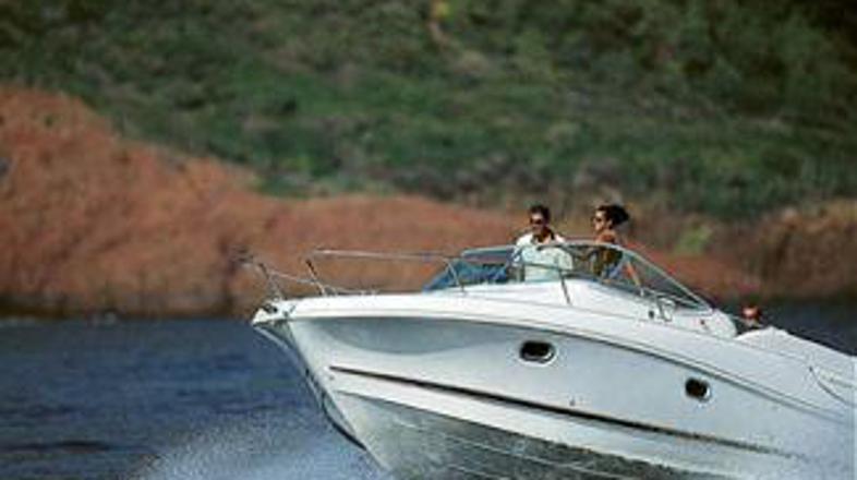 Na voljo so štirje bencinski in dva dizelska motorja.