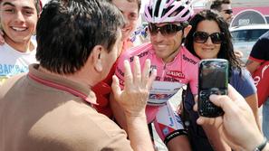 Paolini Giro d'Italia dirka po italiji navijači mobitel slika kolesarstvo