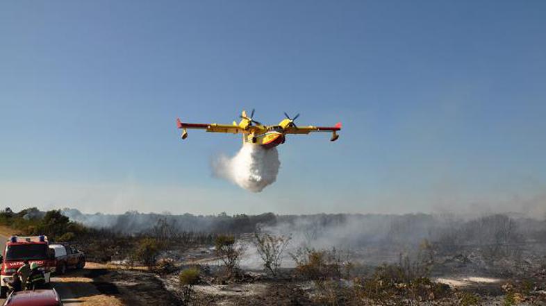 Požar v bližini Barbarige in Fažane.