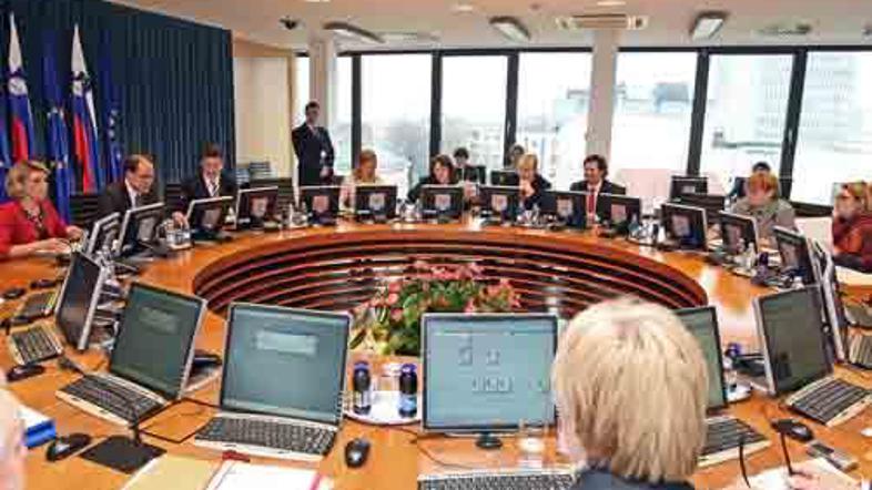 Na seji vlade je bilo vroče.