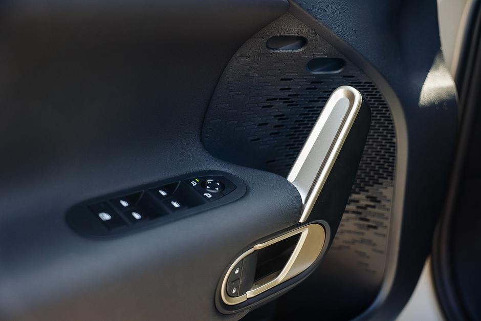 primerjava mini cooper S in mini aceman | Avtor: Saša Despot