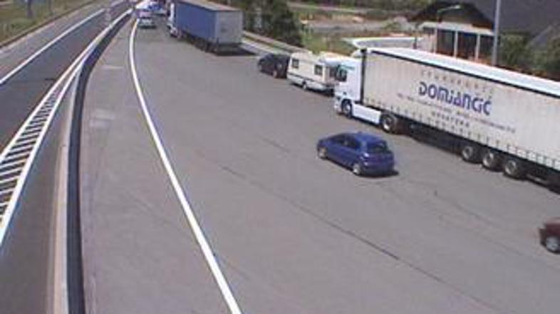 Pred predorom Karavanke so nastajale kolone.