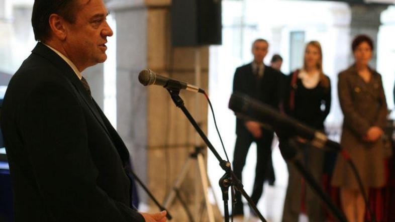 Župan Zoran Janković je naznanil, da je nadzorni svet Darsa prejel pobudo za sof