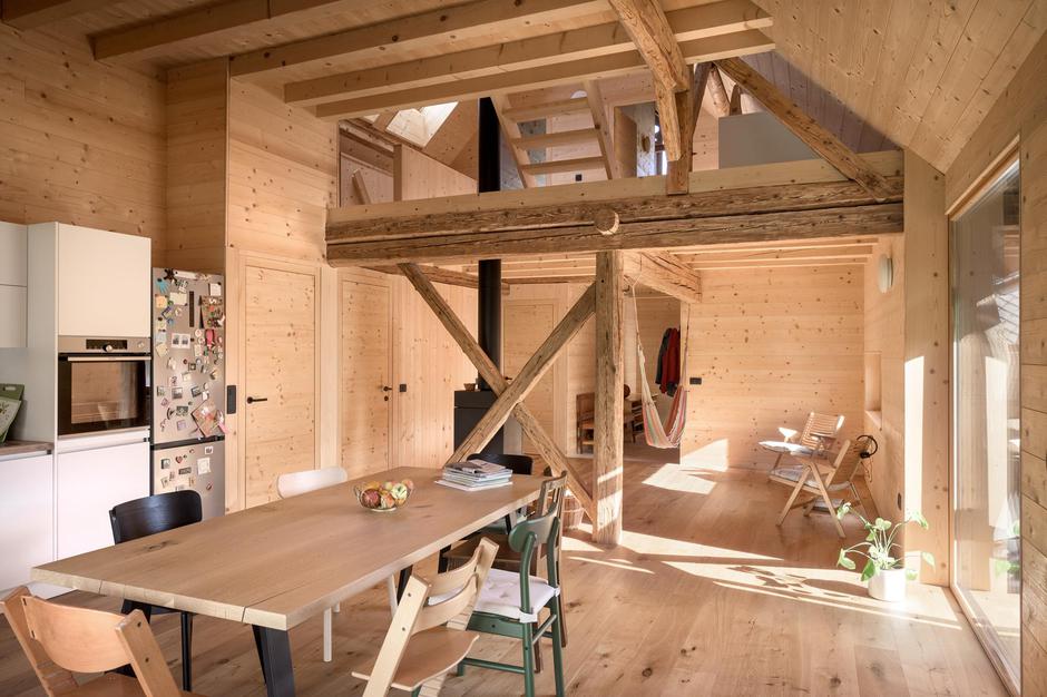 Hiša za pet svobodnih duhov OHS | Avtor: Miran Kambič