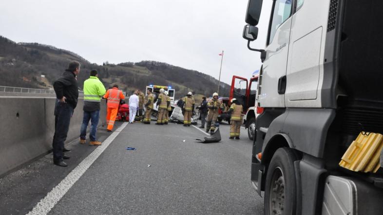 Prometna nesreča na avtocesti 