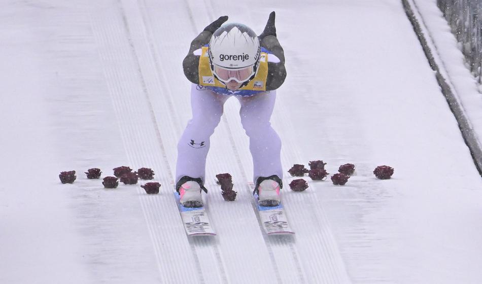 Nika Prevc z novo zmago lepo povečala tudi skupno prednost