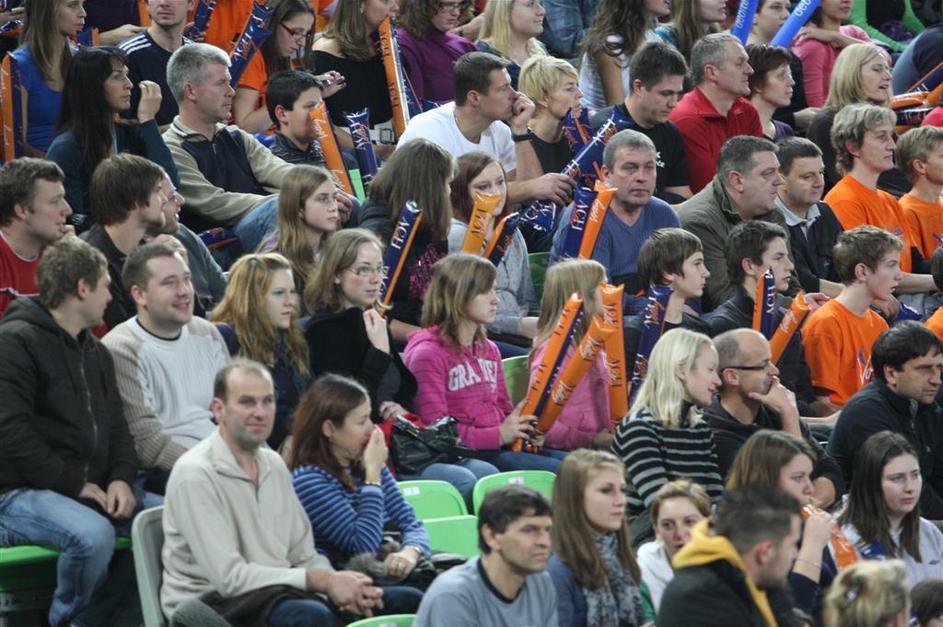 Navijači na tekmi med ACH-jem in Budvansko riviero