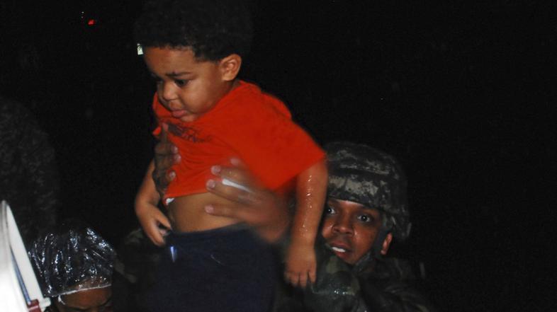 V Louisiani evakuirali prebivalce, ker se bojijo, da bi popustil nasip.,