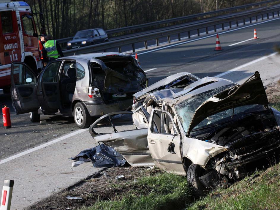 V hudi prometni nesreči na štajerski avtocesti pred počivališčem Tepanje sta umr
