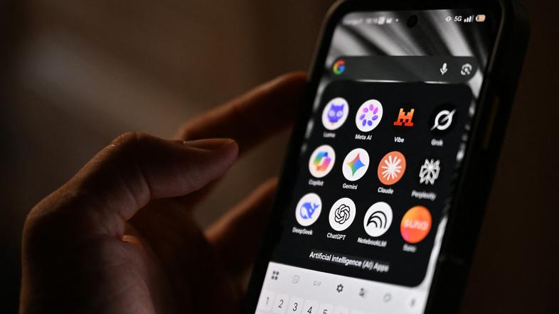 telefon z aplikacijami umetne inteligence