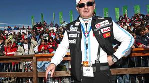 Za podrobnosti dresov za tekmovalce morajo poskrbeti trenerji, zatrjuje direktor