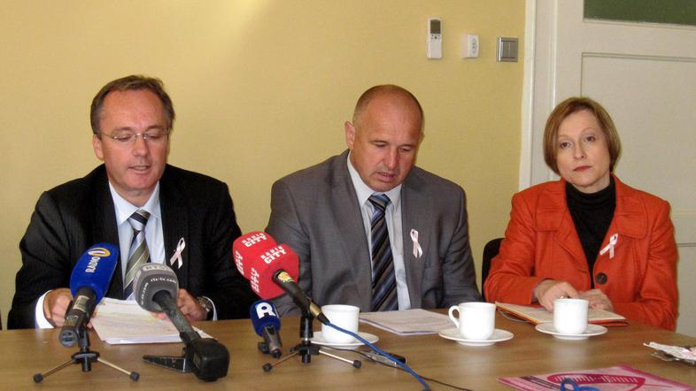 Jernej Završnik, podžupan Milan Mikl in Irena Sedonja pozivajo k pošiljanju SMS-