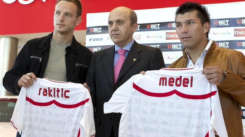 Ivan Rakiti%C4%87 Rakitic Jose Maria del Nido Gary Medel