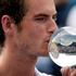 Andy Murray zmaga veselje proslavljanje slavje pokal trofeja poljub