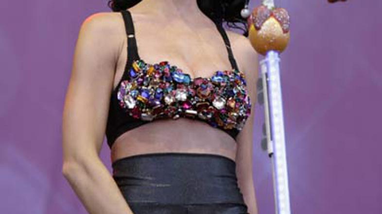 Je mislila na moškega ali žensko, ko se je med prepevanjem svoje uspešnice prije