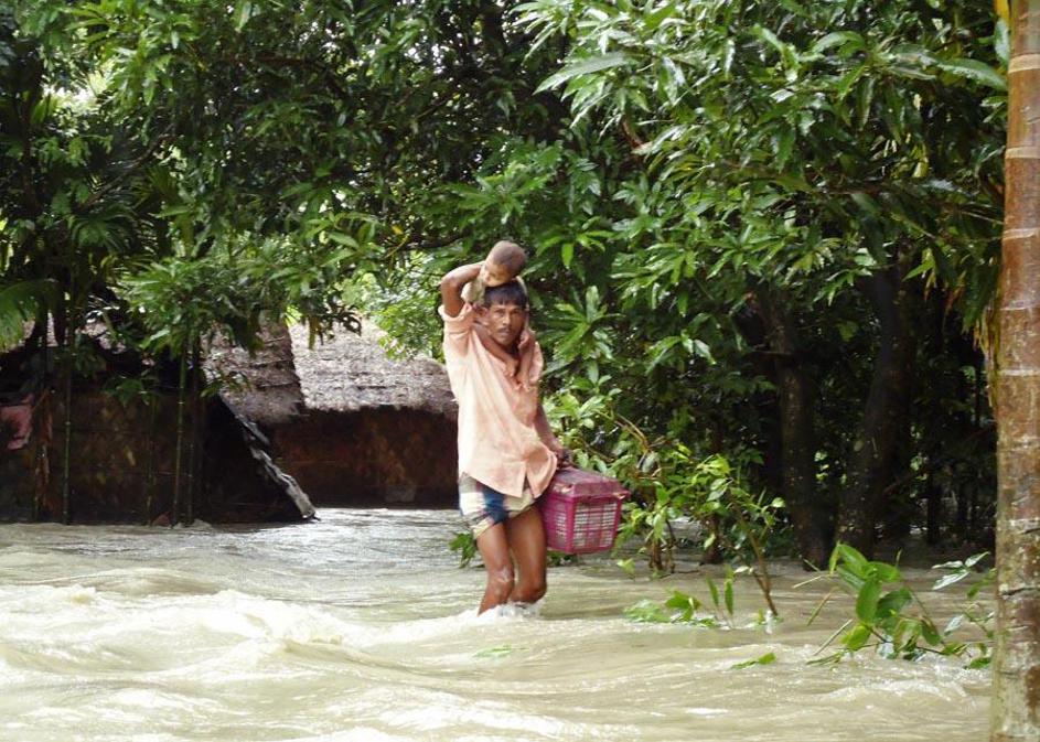 Bangladeš, neurje, nevihta, poplave, dež, uničeni domovi