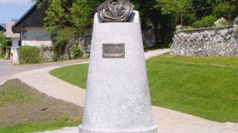 Beseda ministra za kulturo naj bi imela prednost pred stroko glede odločitve ods