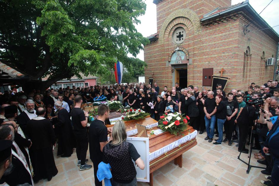 Pogreb žrtev v Srbiji | Avtor: Profimedia