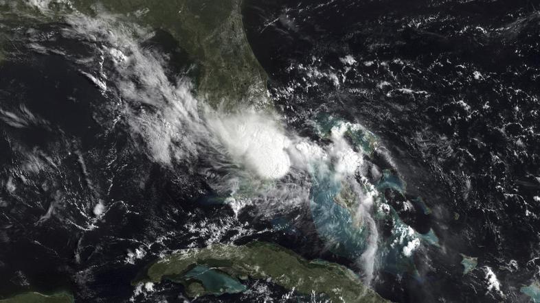 Konec julija je delavce v Mehiškem zalivu onemogočila nevihta Bonnie. (Foto: Reu