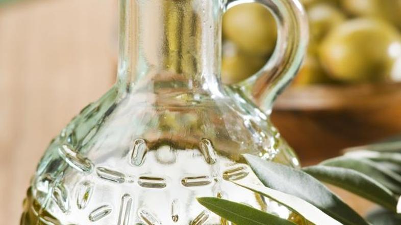 Znanstveniki priporočajo uživanje od 20 do 40 mililitrov olivnega olja na dan.
