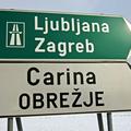 Hrvaška državljanka je ilegalca v vozilo sprejela na Obrežju, policistom pa jo j