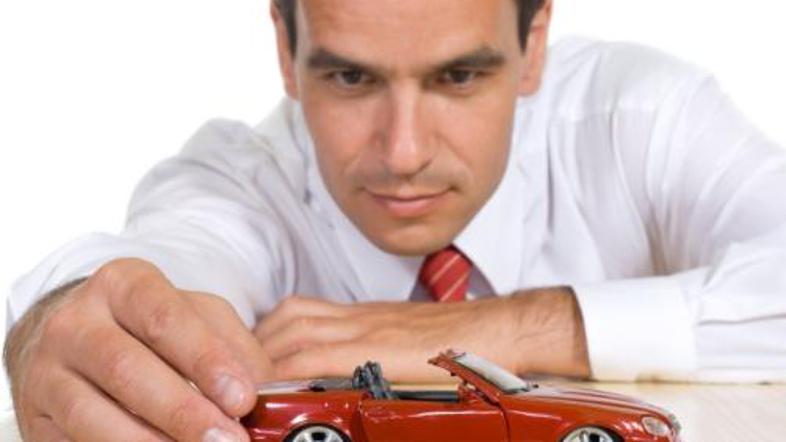 Avtomobilčki imajo zeleno luč, a naj jih ne bo preveč!