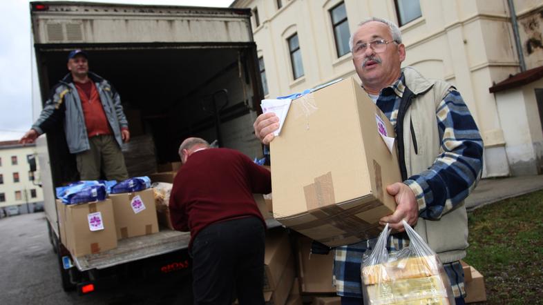 Delavci so bili zadovoljni, da so dobili nekaj prehrambnih izdelkov “za prvo sil