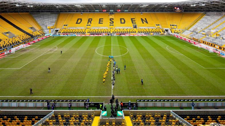 Dynamo Dresden Ingostadt 2. Bundesliga stadion tribuna prazni sedeži