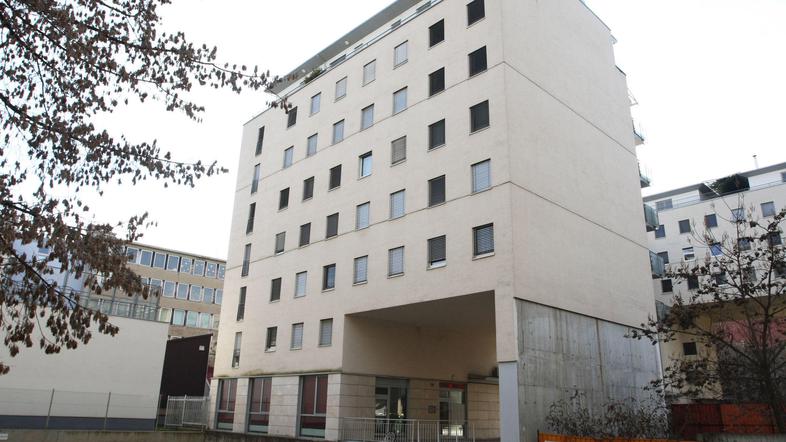 Stanovalci v Cankarjevi so že skoraj obupali, da jim bo uspelo zamenjati upravlj