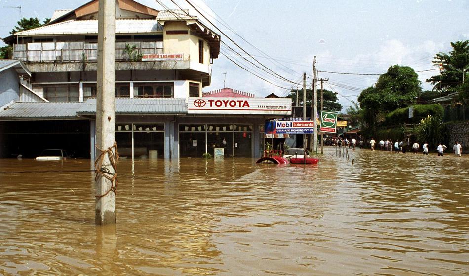 Umrlo več kot 1100 ljudi, prizadetih več kot milijon ljudi