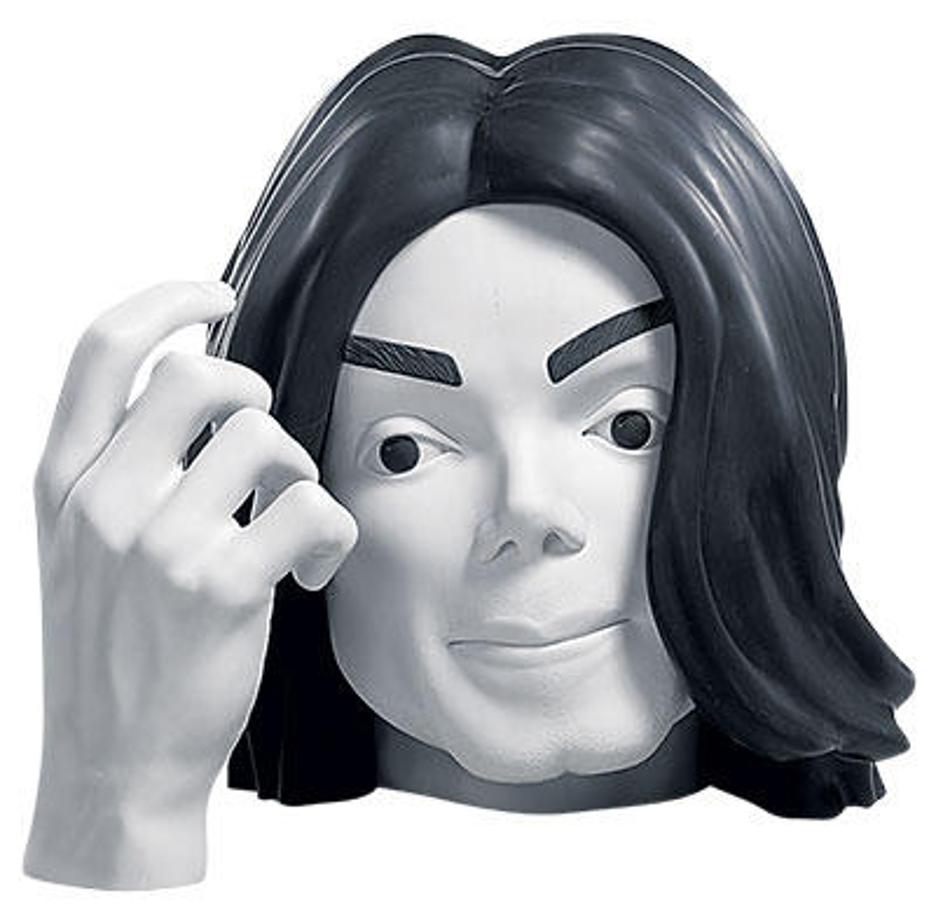 Michael Jackson je bil Quinnov model, toda umrl je pred končanim izdelkom, zato 