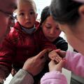 Otrok na Kitajskem pri zdravniku