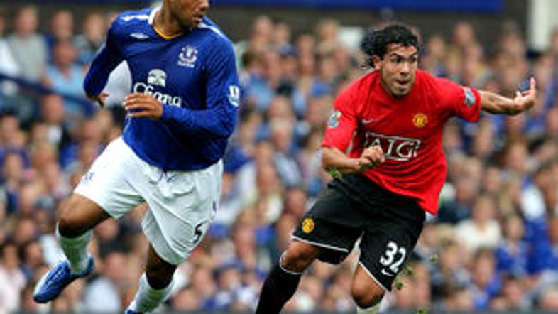 Joleon Lescott (Everton) in Carlos Tevez (Manchester Utd.).