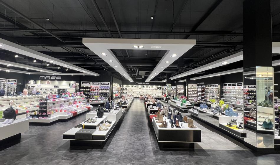 Priljubljen trgovec z obutvijo prevzel avstrijsko podjetje