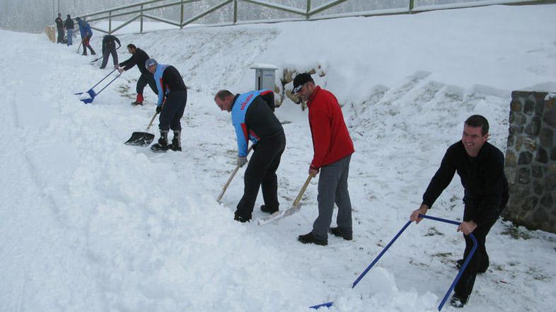 V tekmovalnih službah OK Pokljuka naj bi sodelovalo več pripadnikov SV, ki naj b
