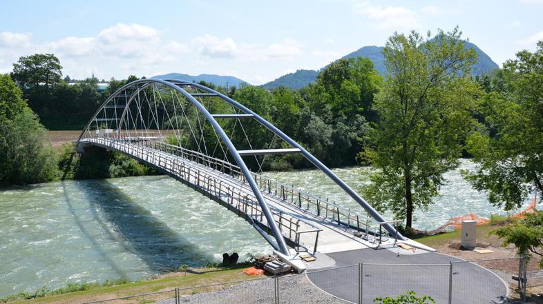 Brv čez reko Savo, Medvode